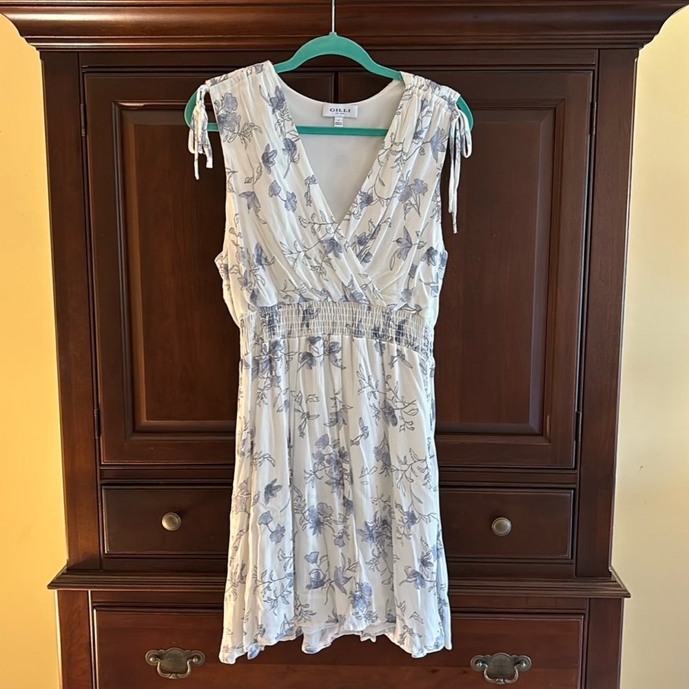 Large beautifil white summer dress with blue flowers. Gathered/tied shoulders